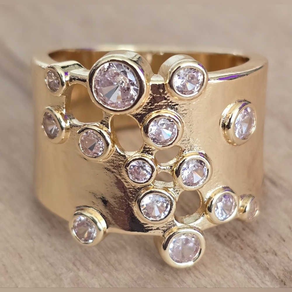 Gold Tone Ring with Clear Scatterd Crystal Accents